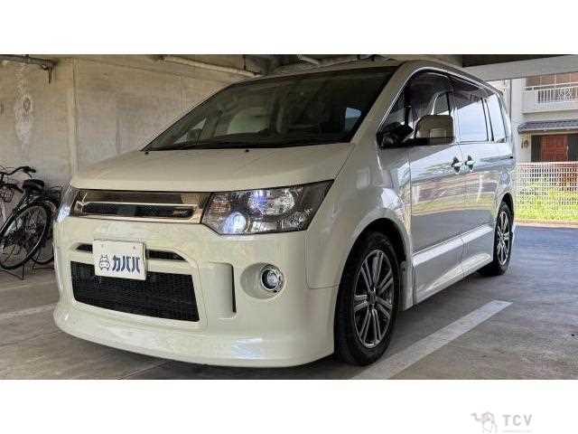2011 Mitsubishi Delica D5