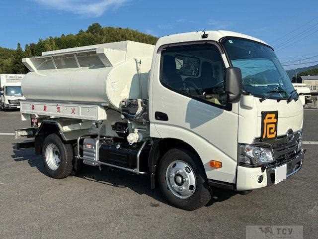 2025 Hino Dutro