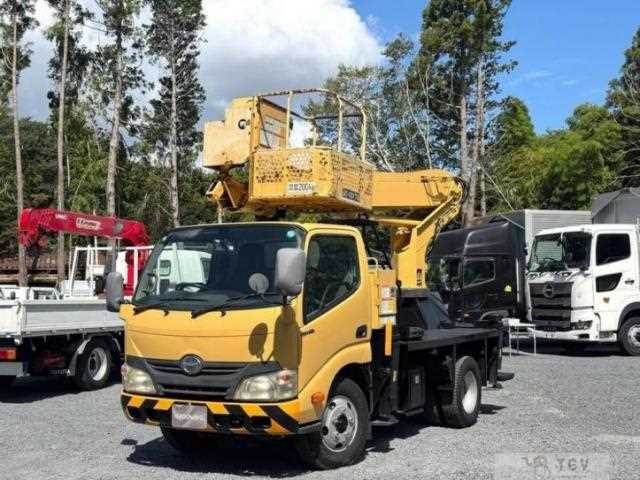 2013 Hino Dutro