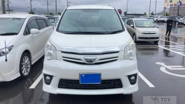2010 Toyota Noah