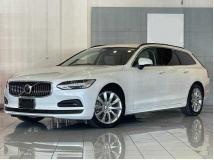 2022 Volvo V90