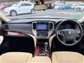 2013 Toyota Crown Hybrid