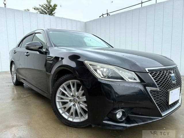 2013 Toyota Crown Hybrid