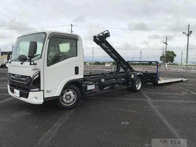 2025 Isuzu Elf Truck