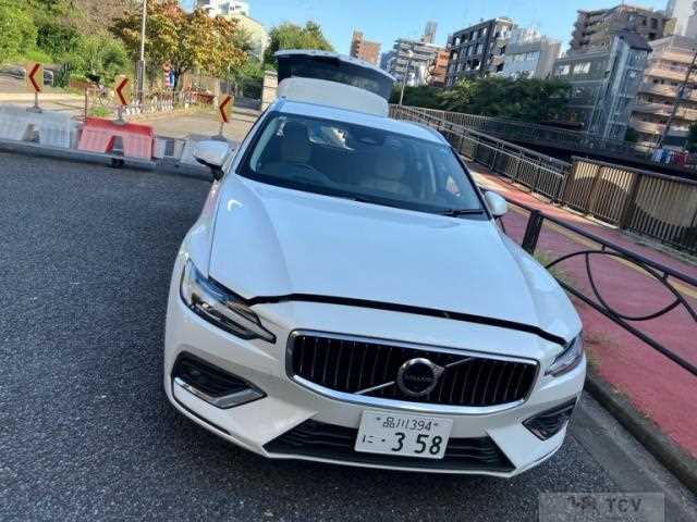 2022 Volvo V60