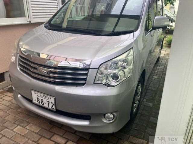 2012 Toyota Noah