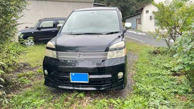 2006 Toyota Voxy