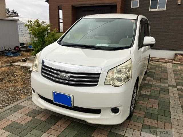 2010 Toyota Noah