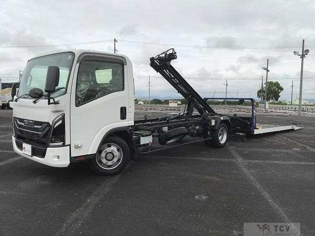 2025 Isuzu Elf Truck