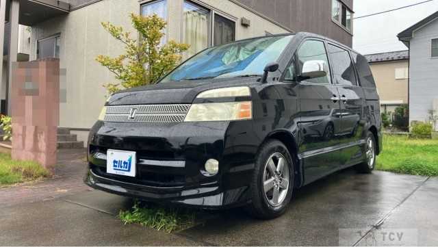 2005 Toyota Voxy