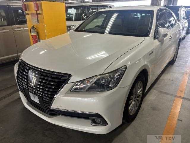 2013 Toyota Crown Hybrid