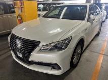 2013 Toyota Crown Hybrid