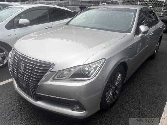 2013 Toyota Crown Hybrid