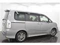 2013 Toyota Voxy