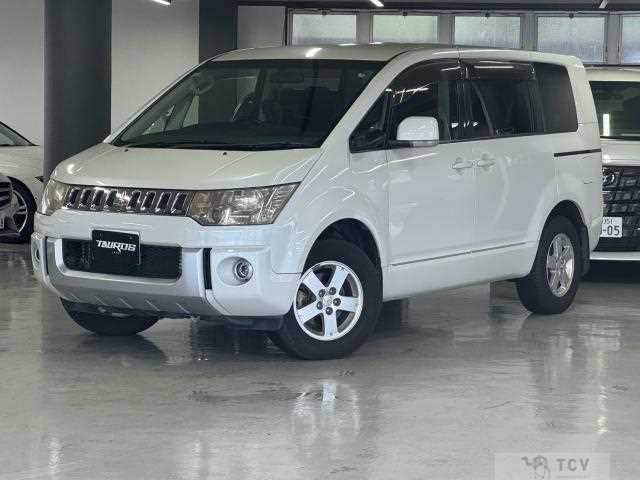 2011 Mitsubishi Delica D5