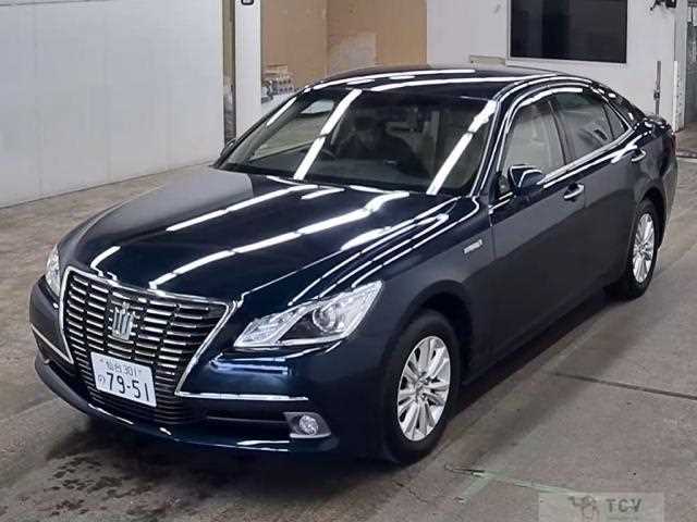 2014 Toyota Crown Hybrid