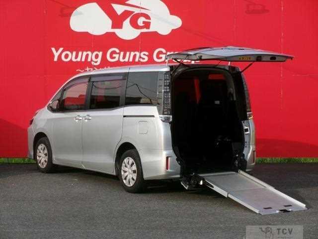 2017 Toyota Voxy