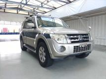 2013 Mitsubishi Pajero