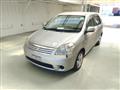 2005 Toyota Raum