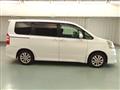 2013 Toyota Noah
