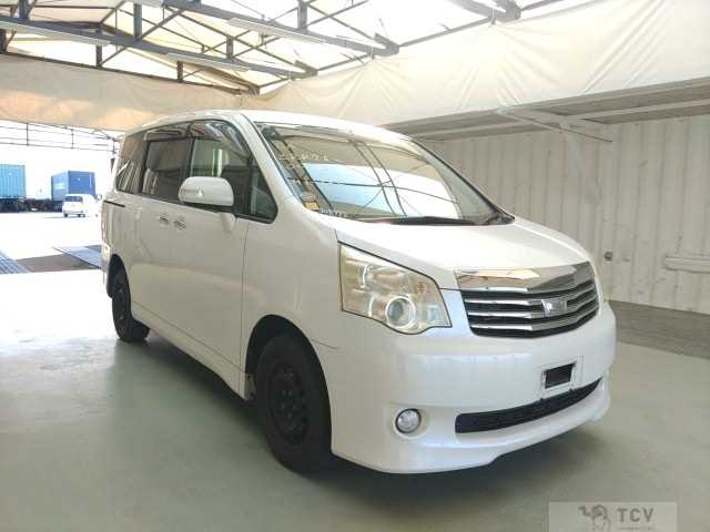 2011 Toyota Noah