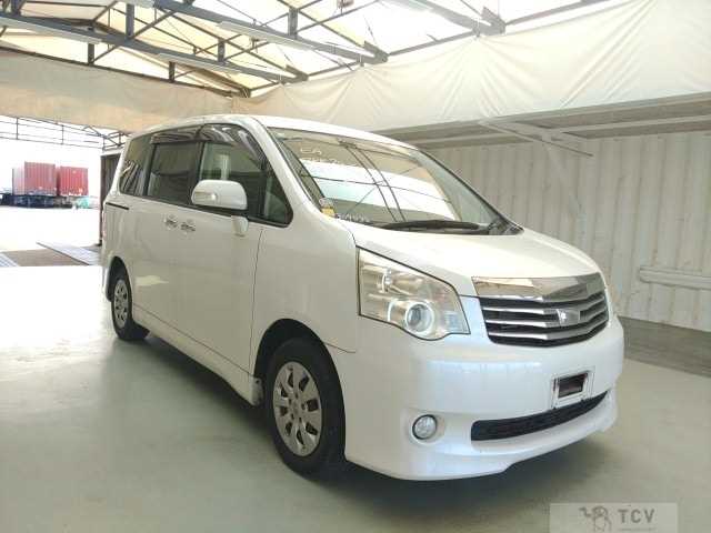 2013 Toyota Noah