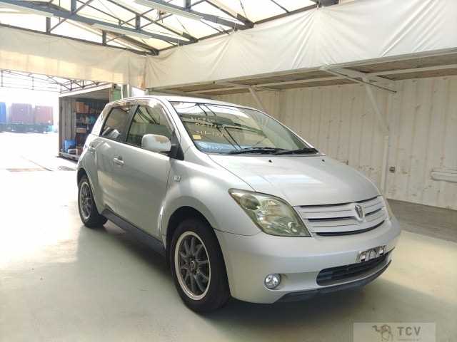 2005 Toyota IST
