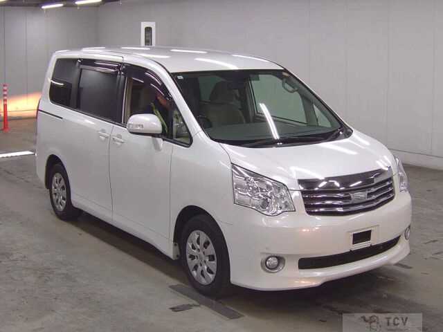 2013 Toyota Noah
