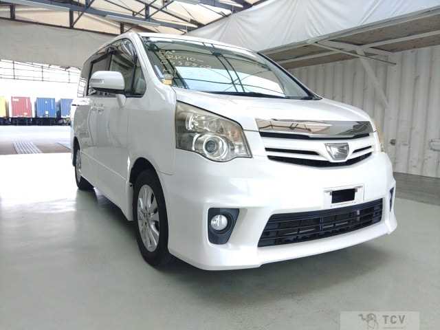 2013 Toyota Noah