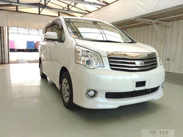 2013 Toyota Noah