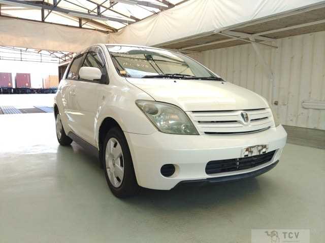 2004 Toyota IST