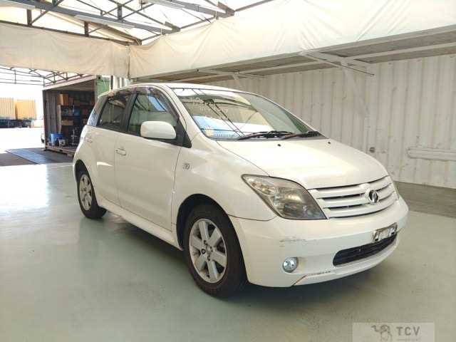 2005 Toyota IST