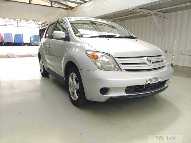 2004 Toyota IST