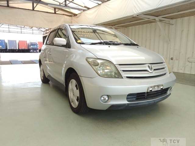 2004 Toyota IST