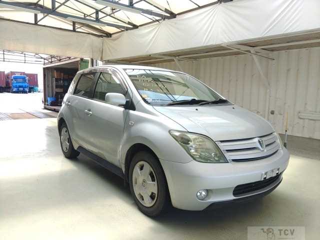 2005 Toyota IST