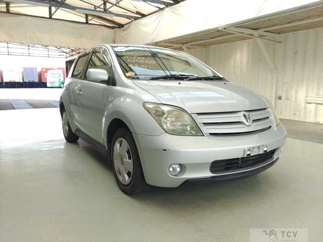 2005 Toyota IST