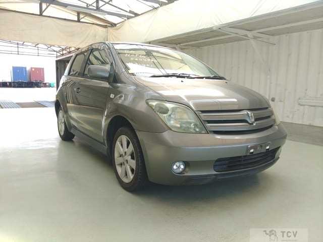 2005 Toyota IST
