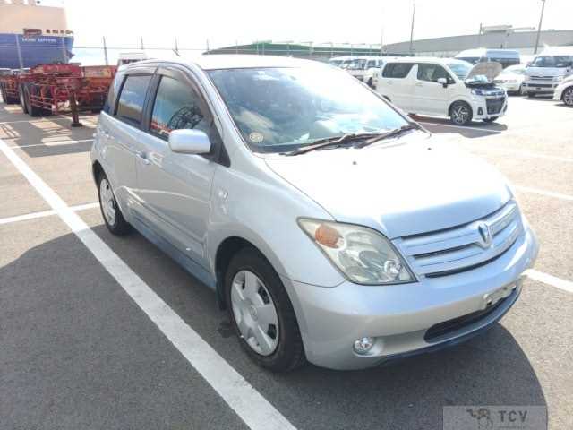 2002 Toyota IST