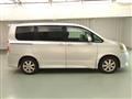 2007 Toyota Noah