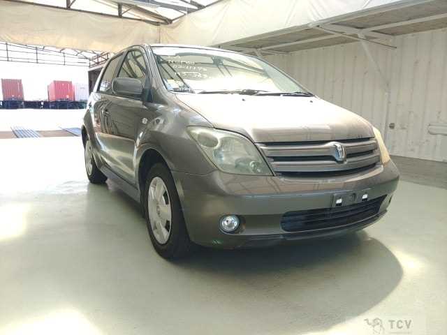 2005 Toyota IST