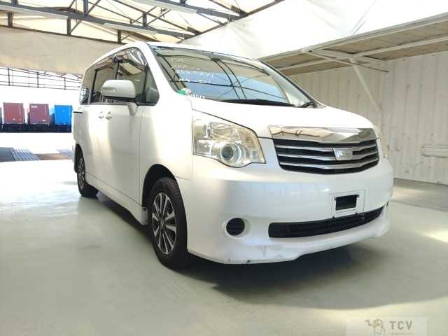 2013 Toyota Noah
