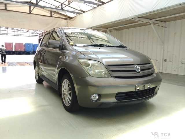 2005 Toyota IST