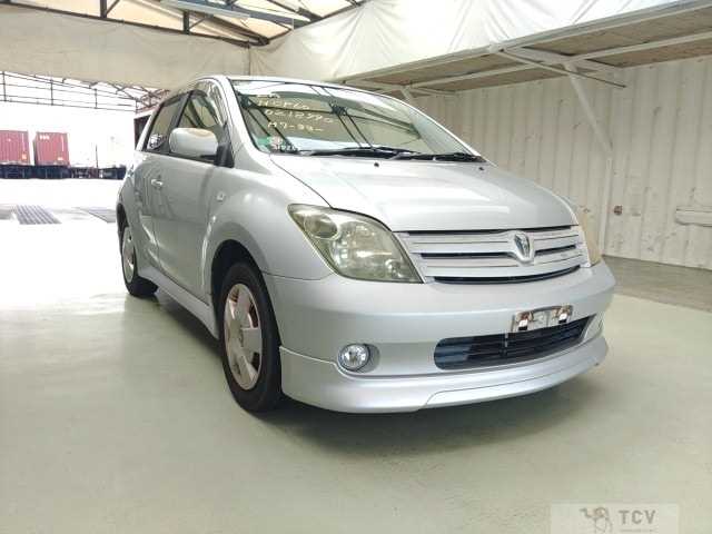 2005 Toyota IST