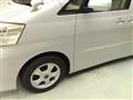 2005 Toyota Alphard
