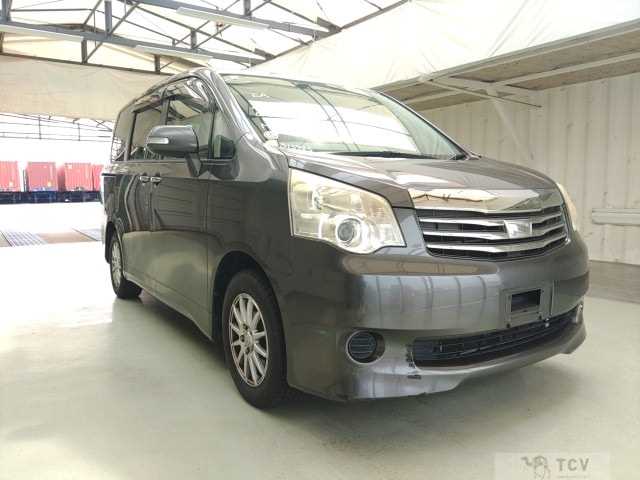 2013 Toyota Noah