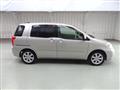 2005 Toyota Raum