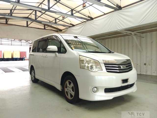 2013 Toyota Noah