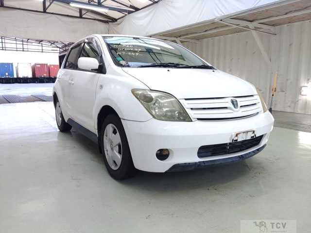2004 Toyota IST