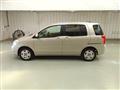 2004 Toyota Raum