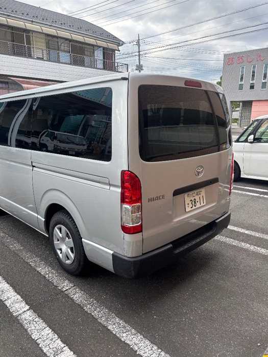 Toyota Hiace Van 2016 photo 3